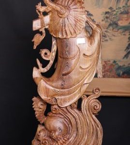 Đạt Ma Đứng Nghê Quá Hải Gỗ Mun Đuôi Công