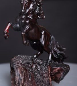 Nhất Mã Phi Thiên Gỗ Trắc