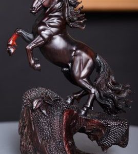 Nhất Mã Phi Thiên Gỗ Trắc