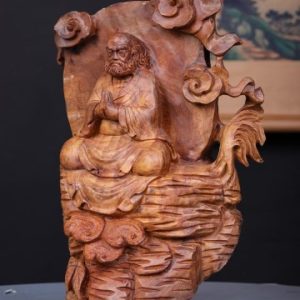 Đạt Ma Ngồi Thiền Gỗ Bách Xanh
