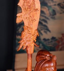 Quan Công Chống Đao Gỗ Hương