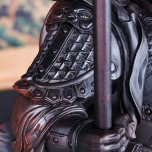 Quan Công Chống Đao Gỗ Trắc