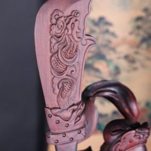 Quan Công Chống Đao Gỗ Trắc