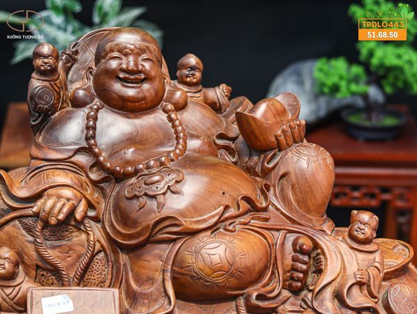 Di lạc nằm gỗ hương