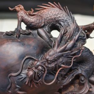 Rồng gỗ trắc