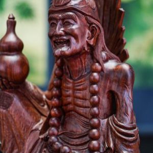 Tế công cầm bình rượu tử đàn