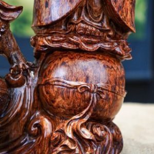Đạt ma gỗ nu sưa