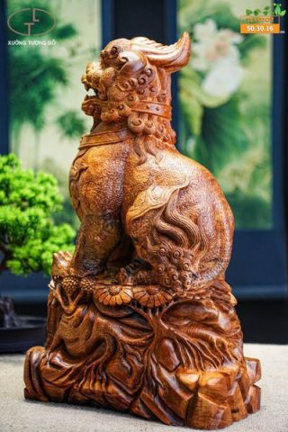 Lân sư gỗ hương ( trái + phai )