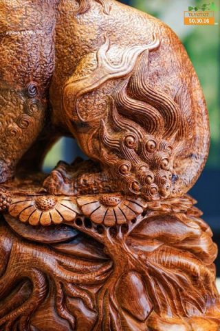 Lân sư gỗ hương ( trái + phai )