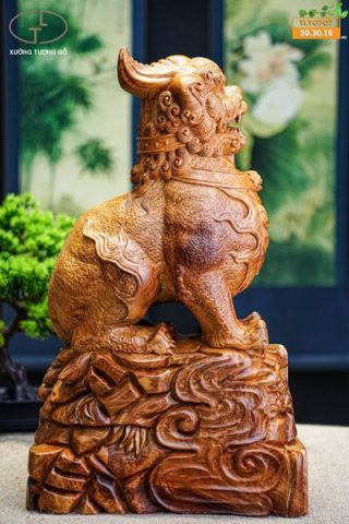Lân sư gỗ hương ( trái + phai )