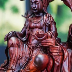 Phật bà gỗ trắc