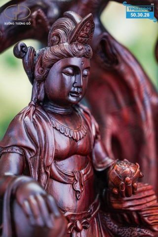 Phật bà gỗ trắc