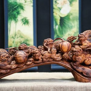Cầu lân sư gỗ sưa