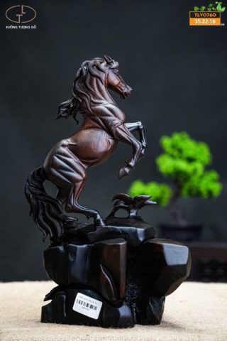 Nhất mã phi thiên gỗ trắc