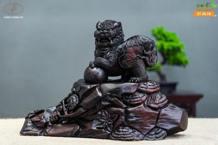 Lân sư vườn ngọc gỗ trắc Lân sư vườn ngọc gỗ trắc