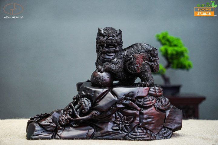 Lân sư vườn ngọc gỗ trắc Lân sư vườn ngọc gỗ trắc