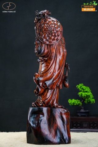 Đạt ma đứng gỗ trắc
