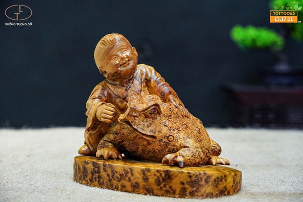 tiểu đồng ôm thiềm thừ