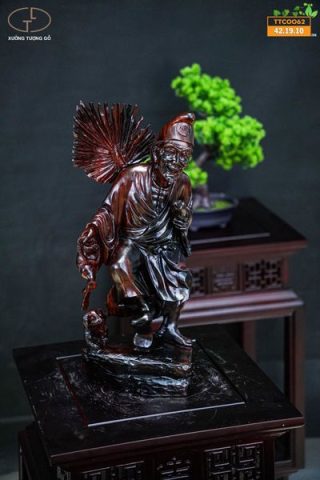 Tế công đứng gỗ trắc
