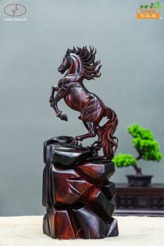 nhất mã gỗ trắc
