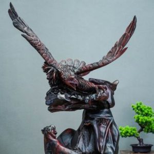 Đại bàng gỗ trắc