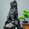 lân sư gỗ mun