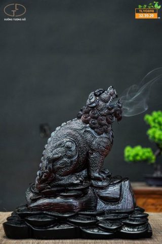 Lân sư gỗ trắc