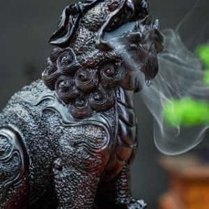 Lân sư gỗ trắc