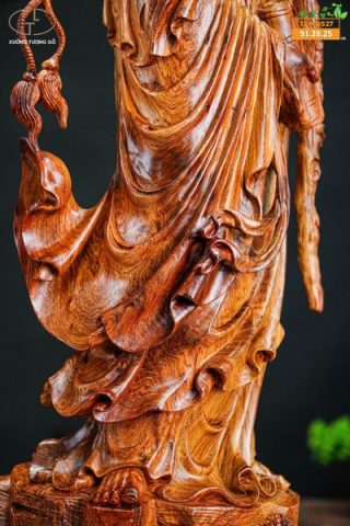 Đạt ma đứng gỗ hương