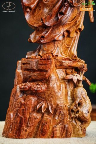 Đạt ma đứng gỗ hương