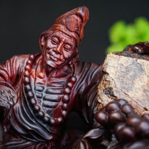 Tế công gỗ trắc
