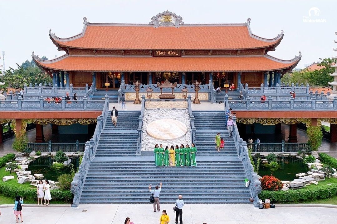 Top 5 ngôi chùa linh thiêng nhất TP.HCM (Chuẩn phong thuỷ – tâm linh – cầu an) Chùa Vĩnh Nghiêm TP.HCM