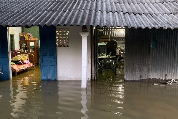 Nước tràn vào nhà trong giấc mơ
