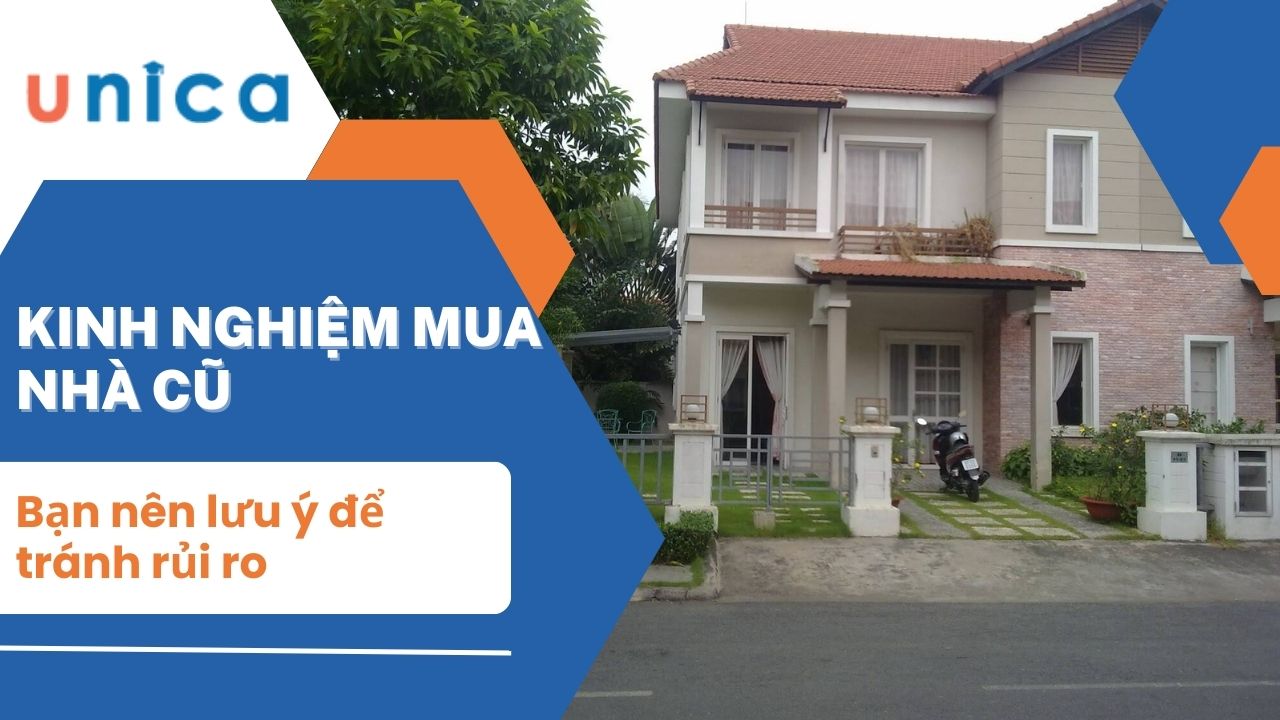 Gia đình làm lễ cúng mua nhà mới