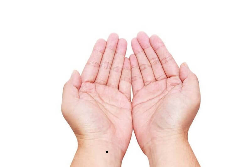 Vị trí nốt ruồi cổ tay trái