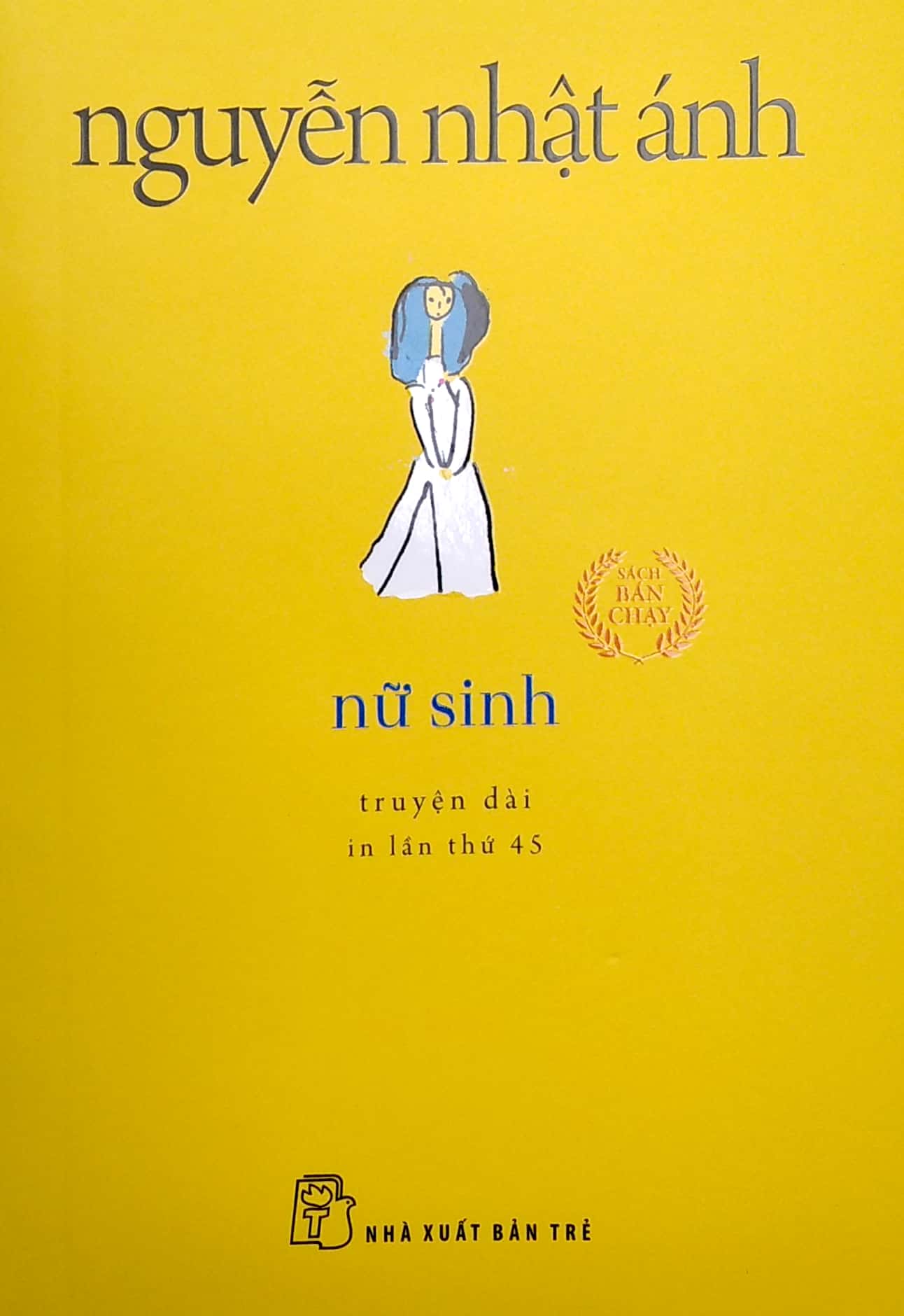 Nữ sinh năm 1948 mặc áo dài truyền thống