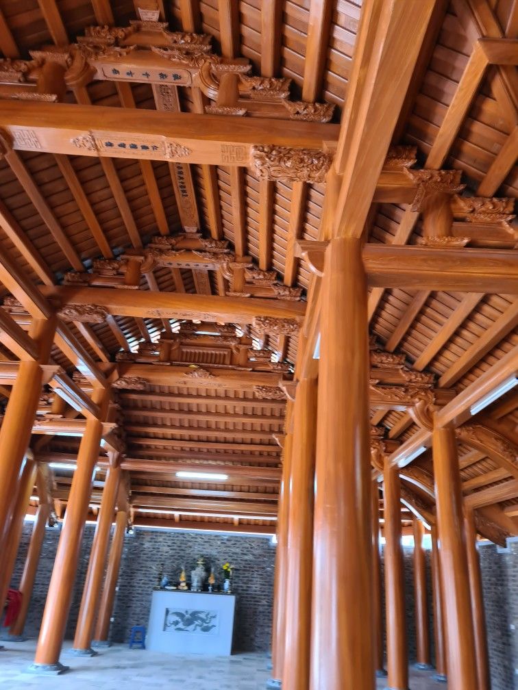 Cúng thần linh trong nhà truyền thống Việt Nam