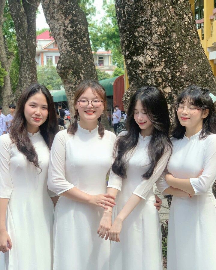 Nữ sinh mặc áo dài trắng năm 2021