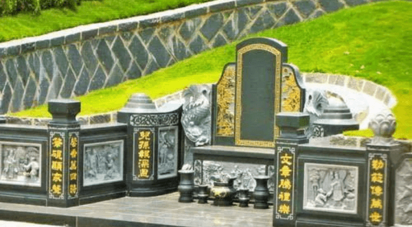Cách xem phong thuỷ mộ hợp tuổi chuẩn nhất