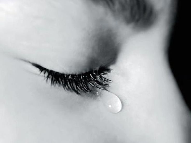 Người nằm mơ thấy mình khóc trong giấc mơ