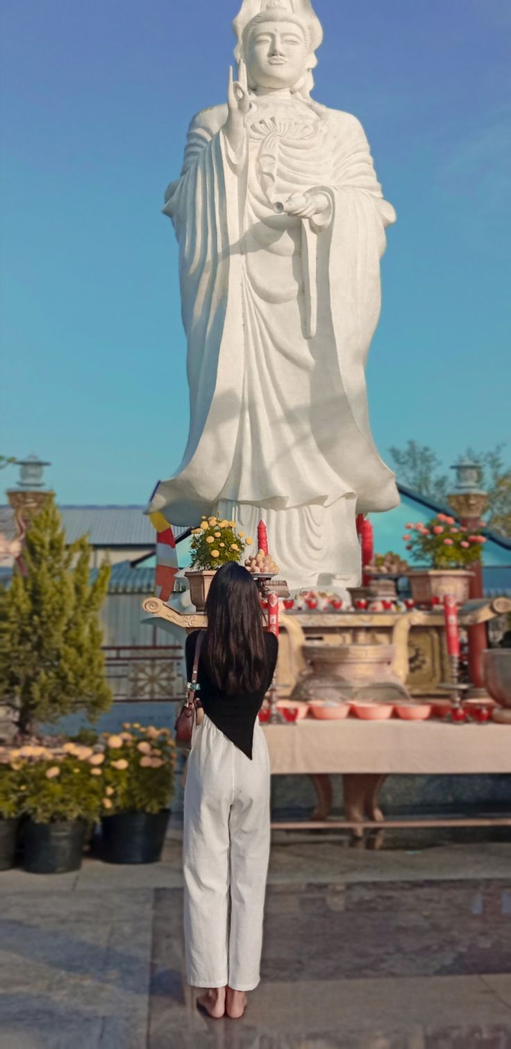 Người đi chùa cầu bình an trong giấc mơ