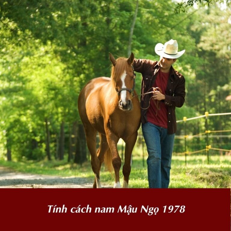 Nữ sinh năm 1978 tươi cười bên bạn bè