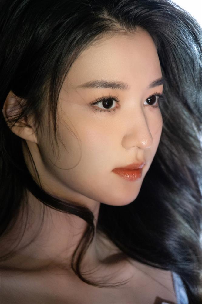 Người phụ nữ có mũi cao