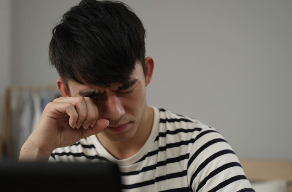 Ảnh chụp mắt phải nam giới