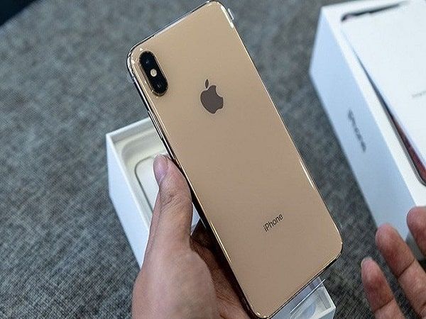 Người nằm mơ thấy điện thoại trên tay
