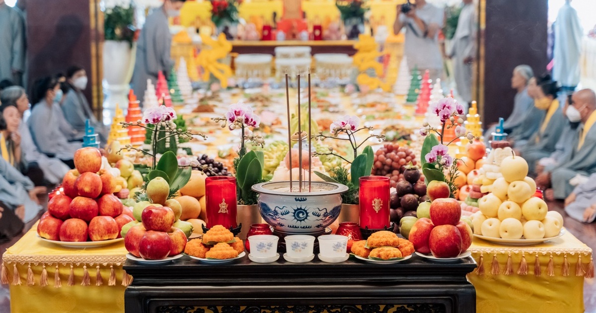 Mâm lễ cúng cô hồn truyền thống đầy đủ