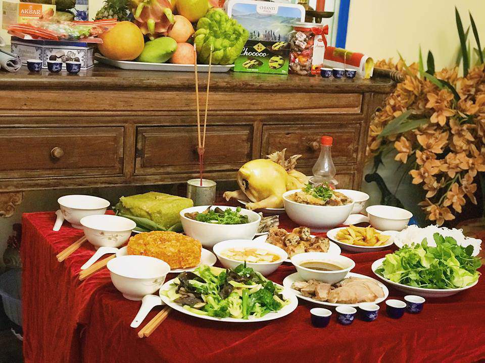Mâm lễ cúng đêm giao thừa trong nhà đầy đủ