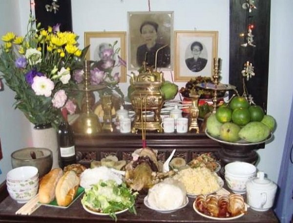 Bàn cúng giỗ cha mẹ truyền thống Việt Nam đầy đủ lễ vật