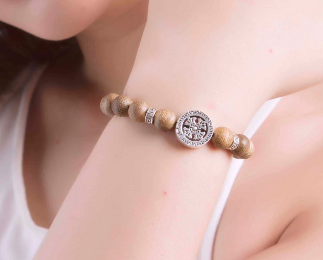 Đeo vòng phong thuỷ đúng cách hợp bản mệnh