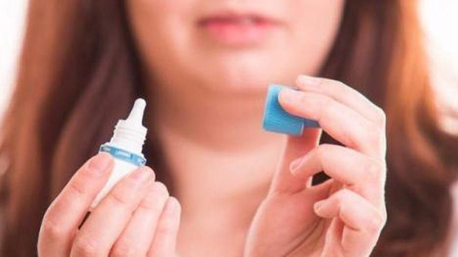 Giật mí mắt phải ở người trưởng thành